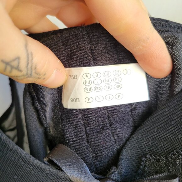 Lace corset - Picture 3 of 3